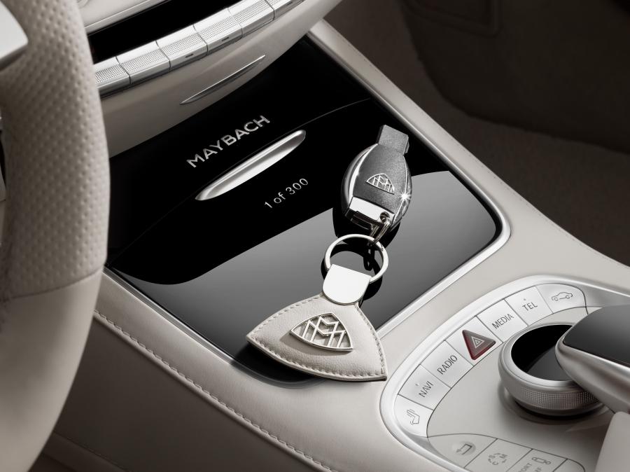 Детали интерьера Mercedes-Maybach S650 Cabriolet 2017 года  (фото 23 из 43)